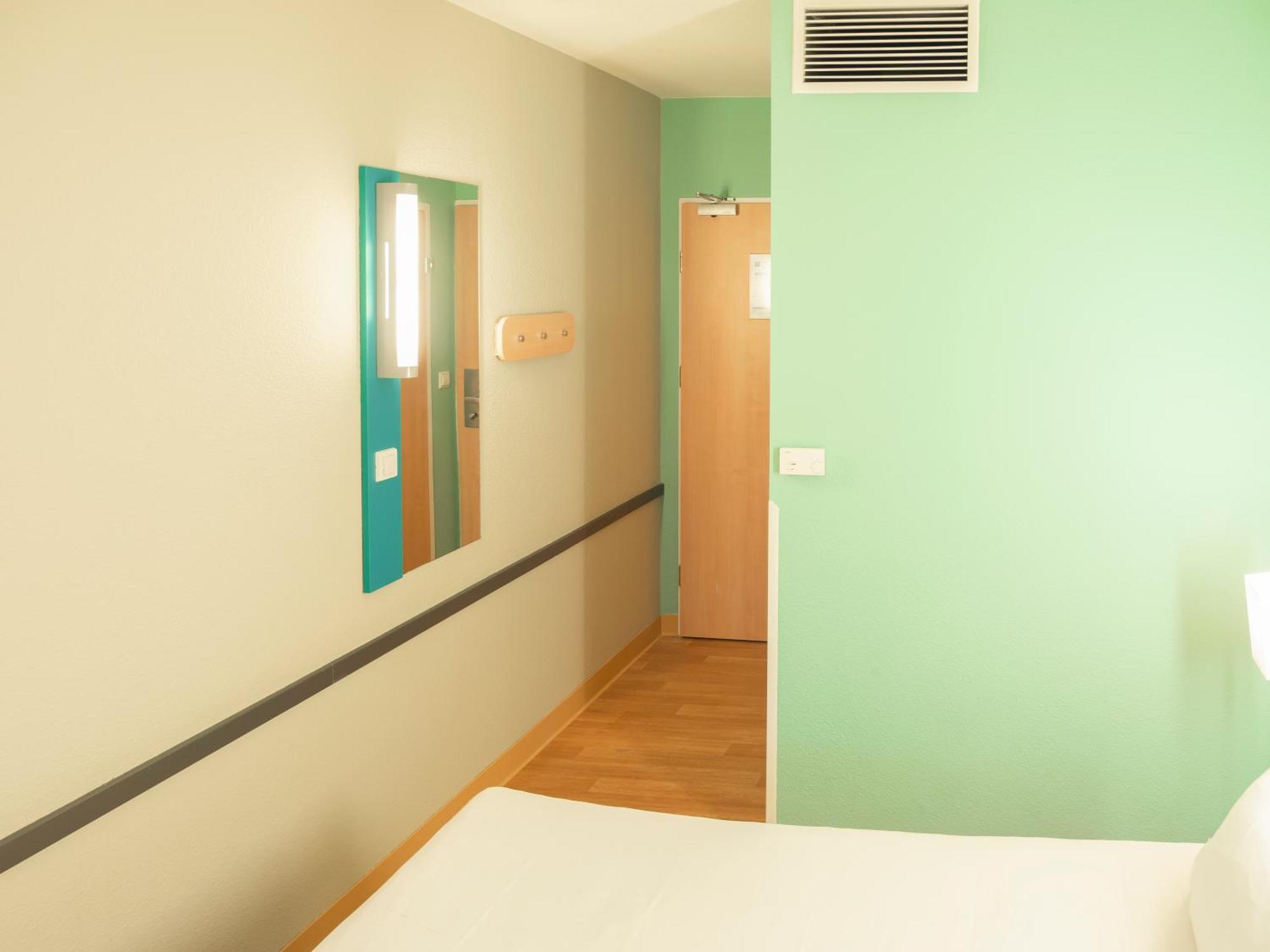 Ibis Budget Krakow Bronowice מראה חיצוני תמונה